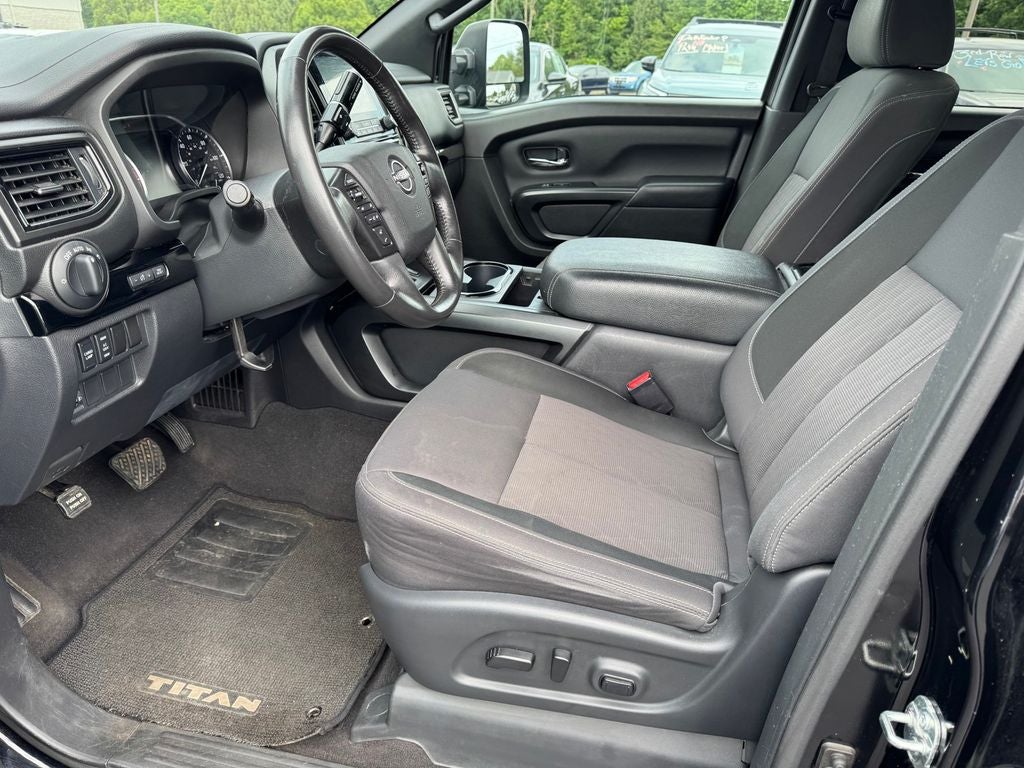 2023 Nissan Titan SV