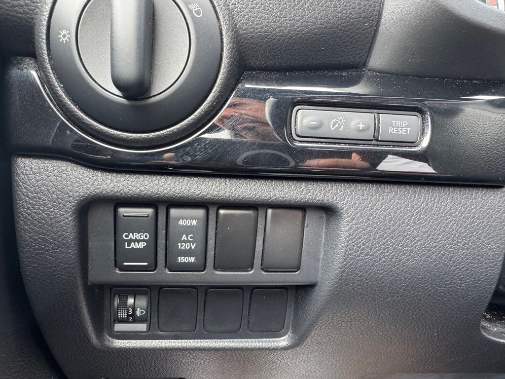2023 Nissan Titan SV