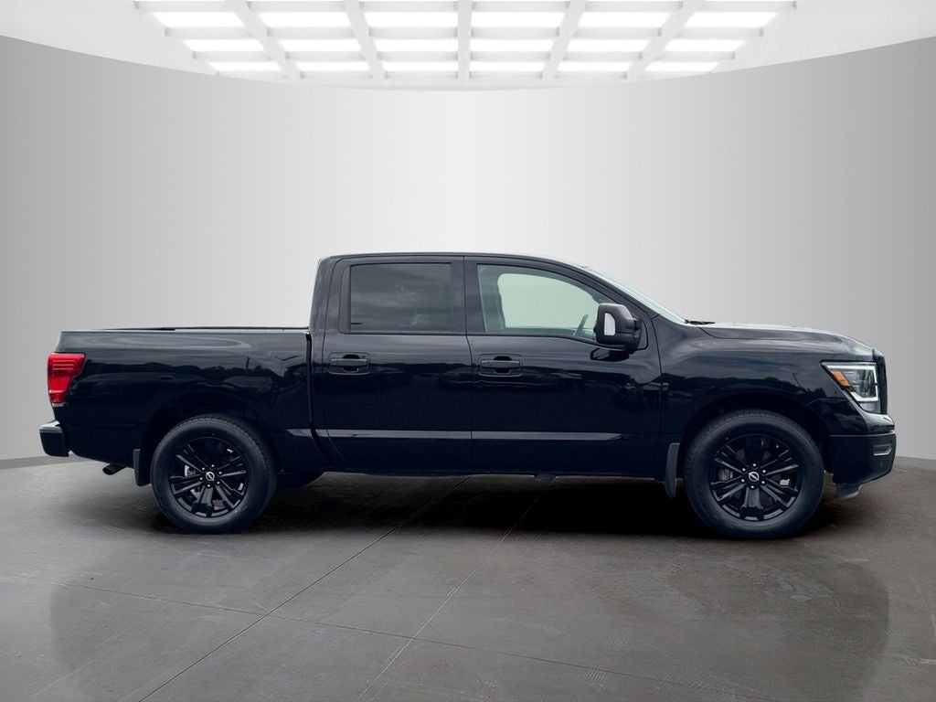 2023 Nissan Titan SV