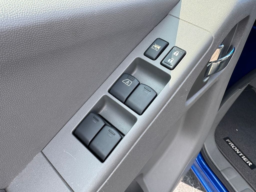 2015 Nissan Frontier SV