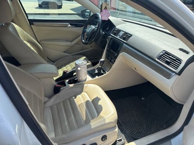 2016 Volkswagen Passat SEL