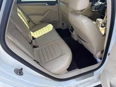 2016 Volkswagen Passat SEL