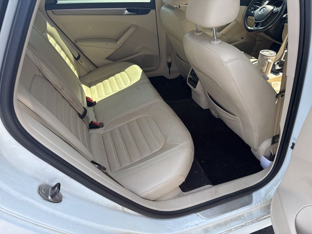 2016 Volkswagen Passat SEL