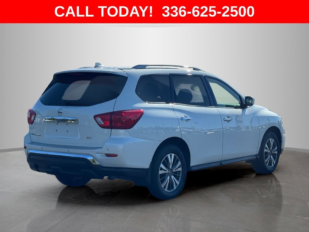 2020 Nissan Pathfinder SV
