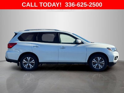 2020 Nissan Pathfinder SV