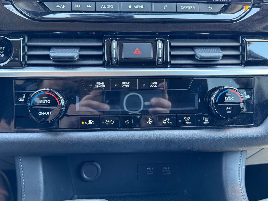 2025 Nissan Pathfinder SV