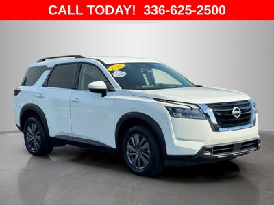 2025 Nissan Pathfinder SV