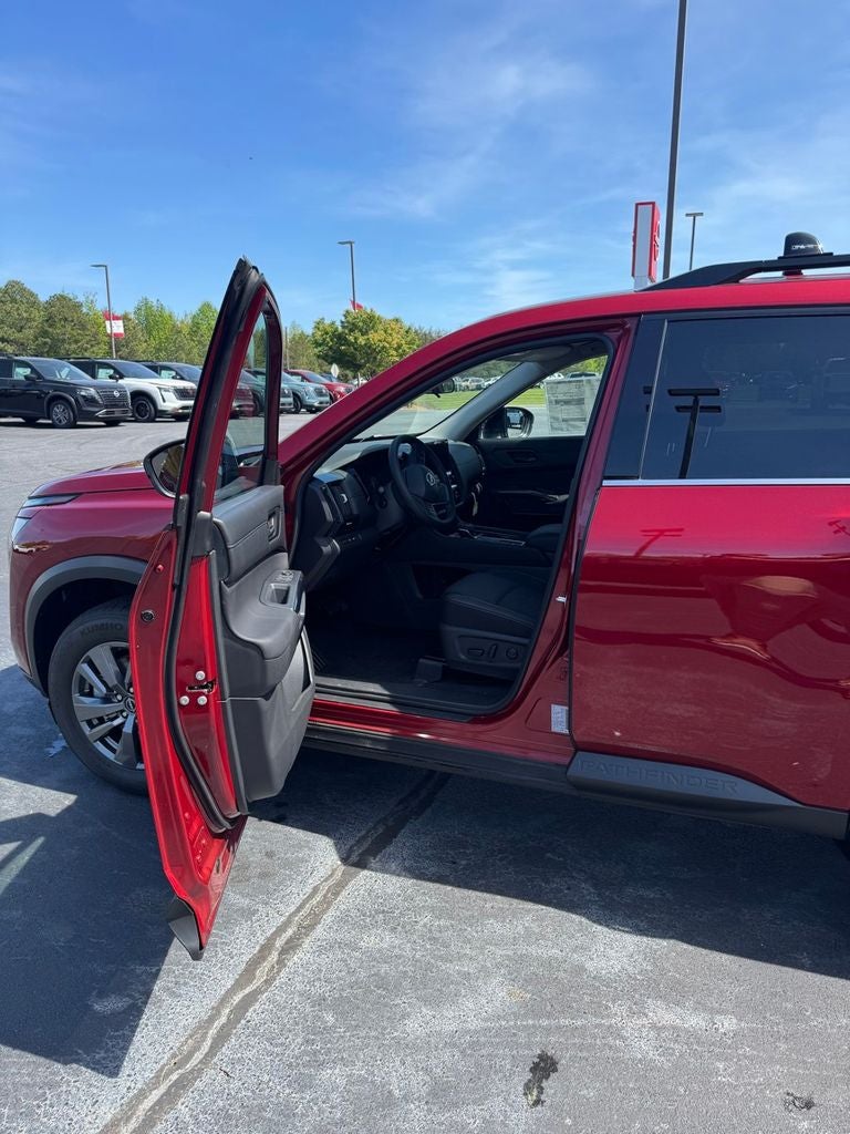2026 Nissan Pathfinder SV