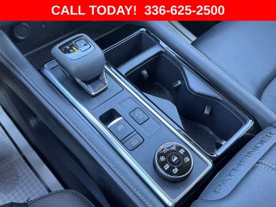 2024 Nissan Pathfinder SL