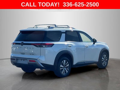 2024 Nissan Pathfinder SL