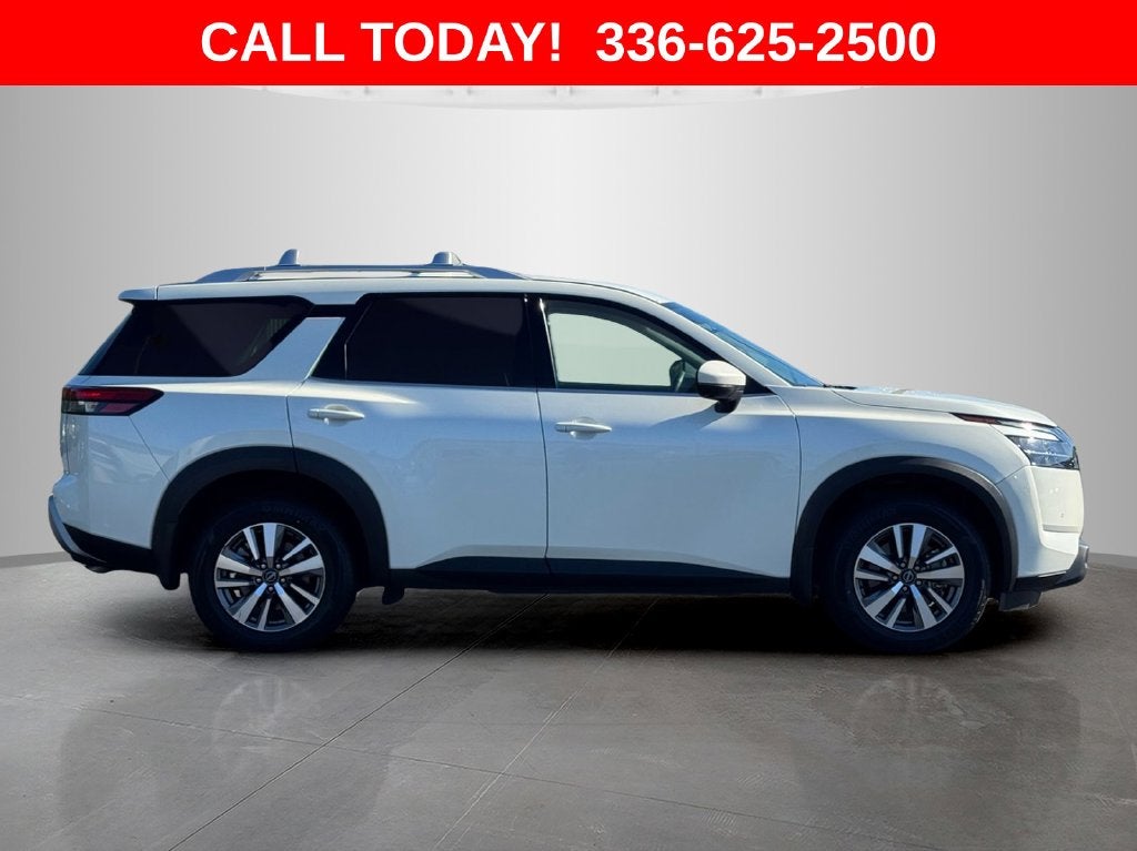 2024 Nissan Pathfinder SL
