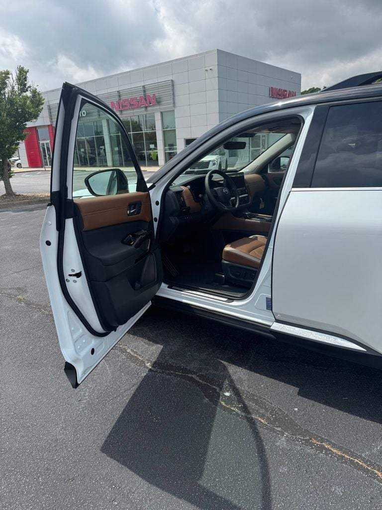 2026 Nissan Pathfinder Platinum