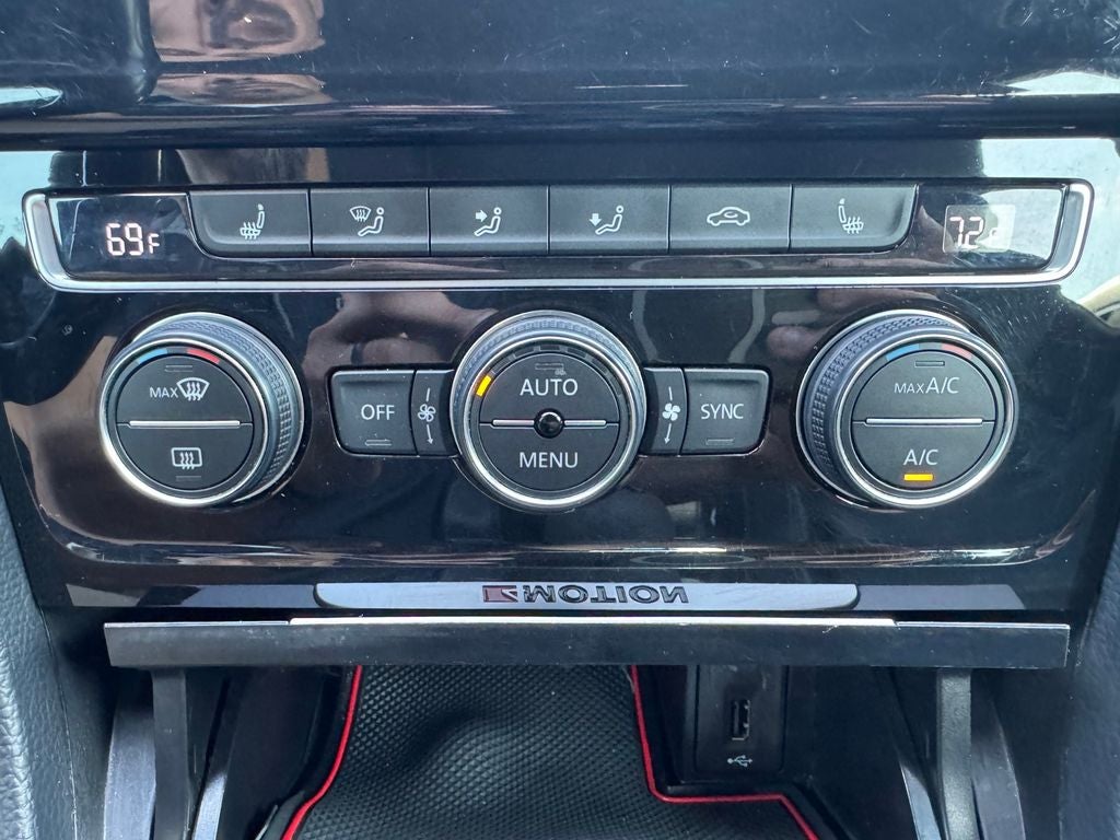 2016 Volkswagen Golf R DCC & Navigation 4Motion 4Motion