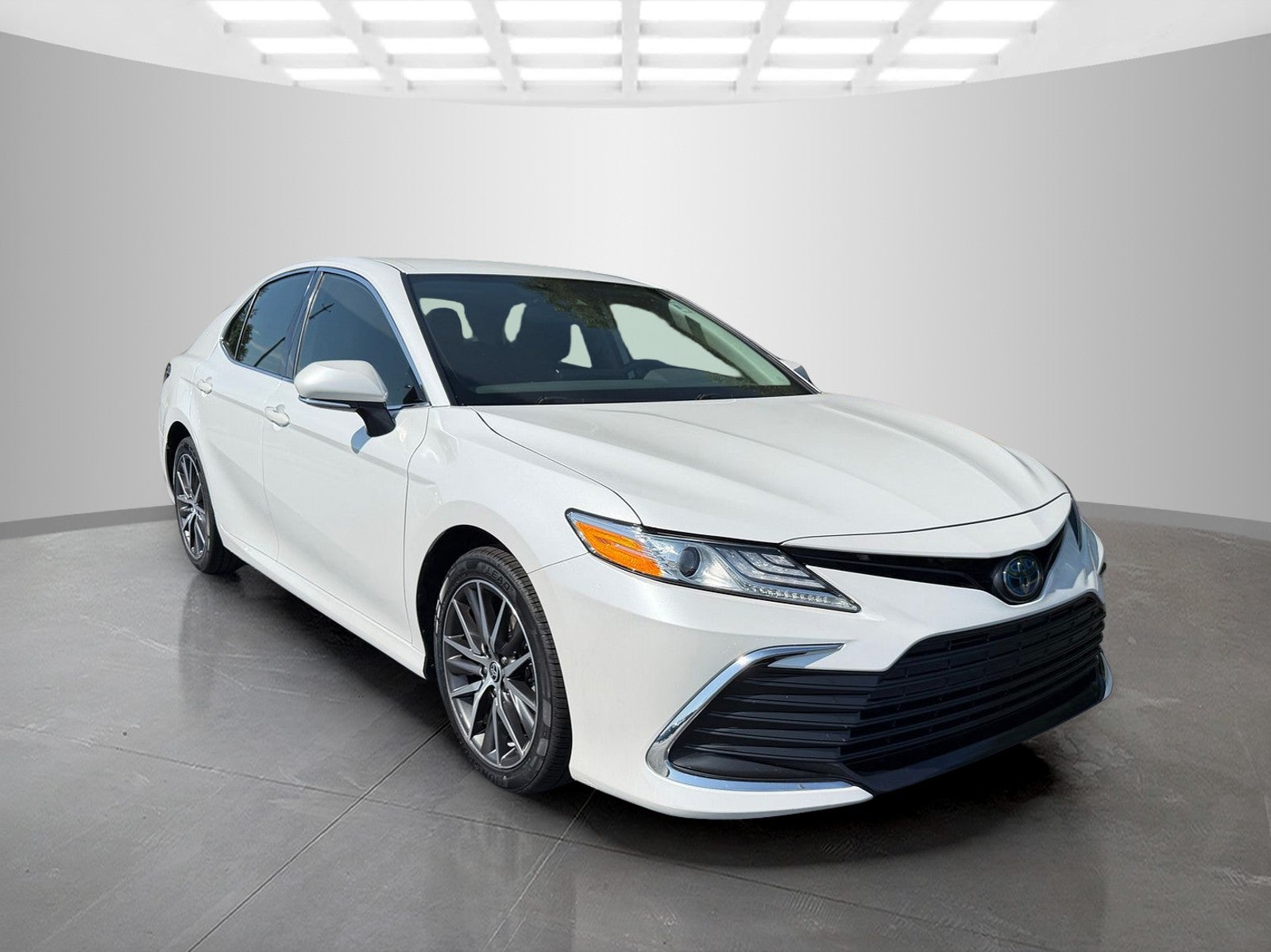 2023 Toyota Camry Hybrid XLE