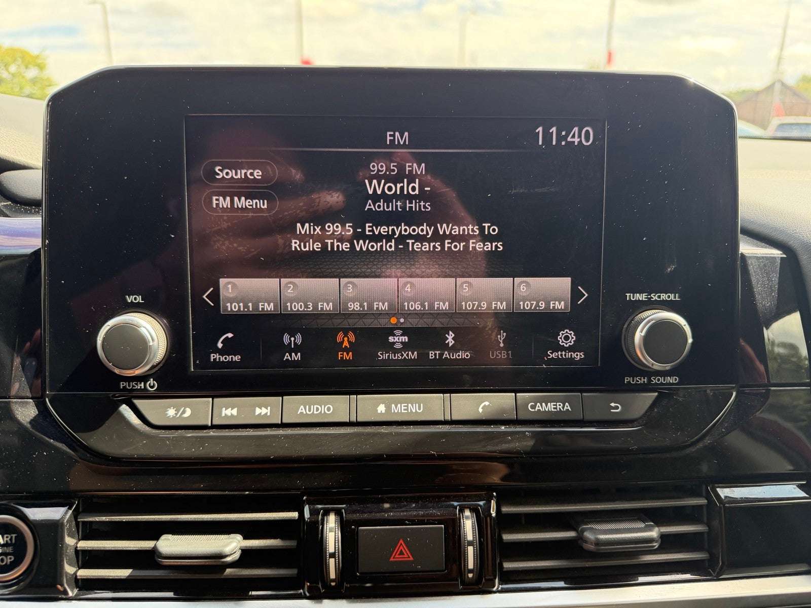 2024 Nissan Pathfinder SV