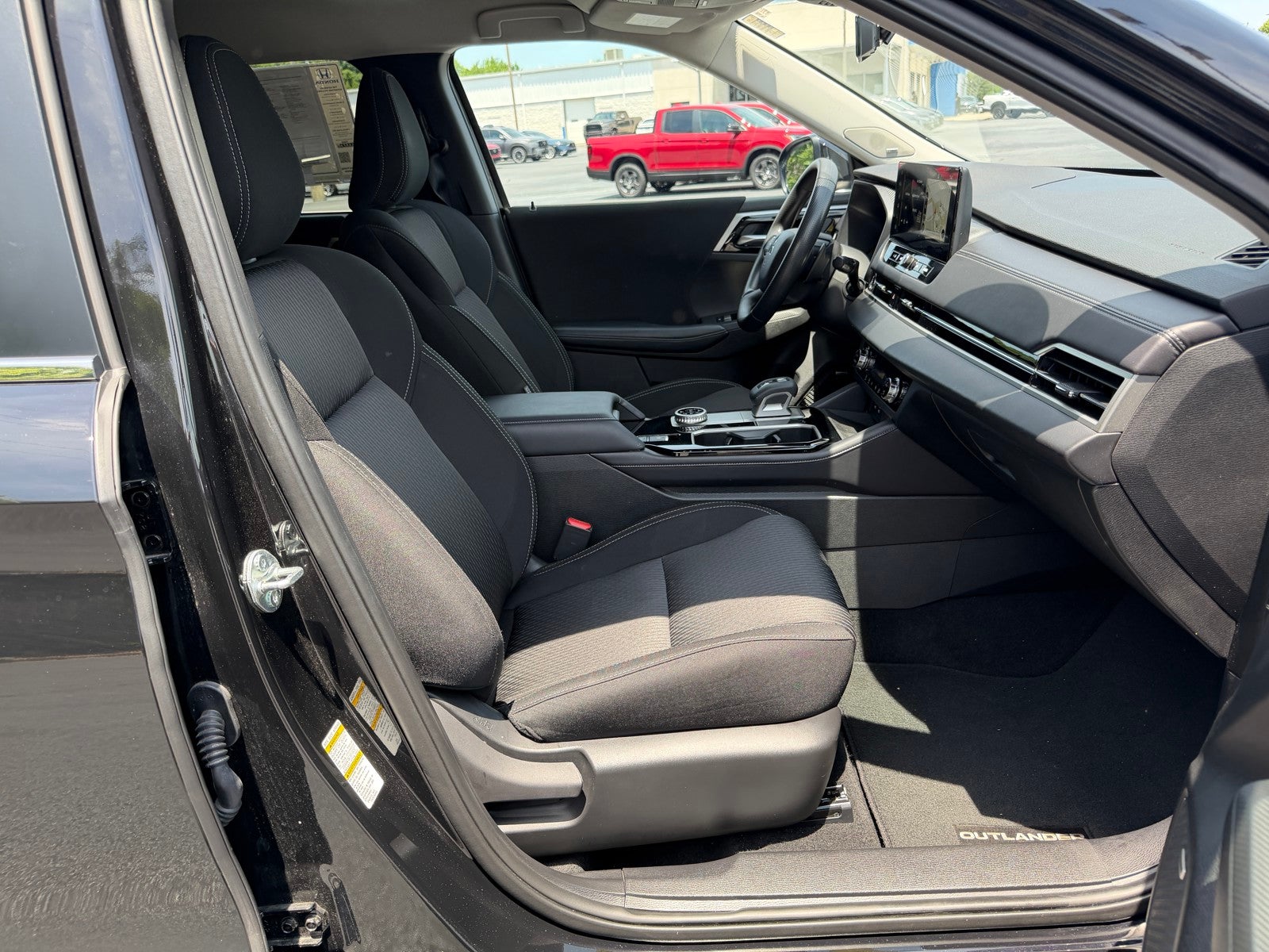 2025 Mitsubishi Outlander ES