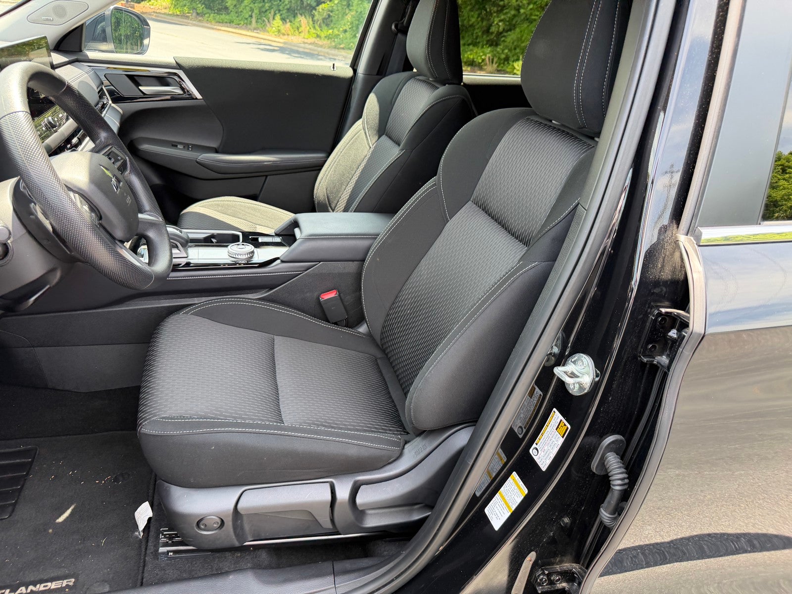2025 Mitsubishi Outlander ES