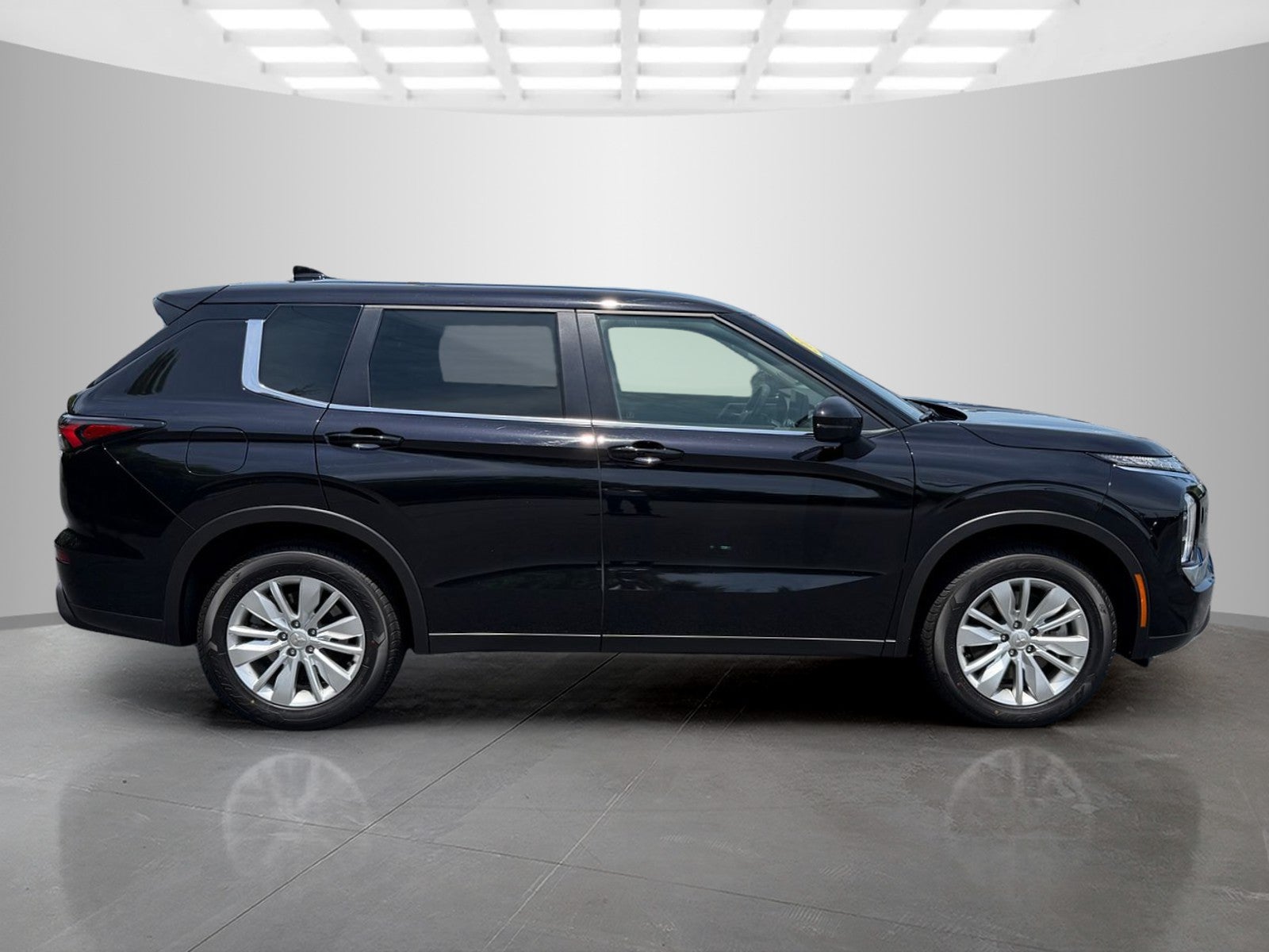 2025 Mitsubishi Outlander ES