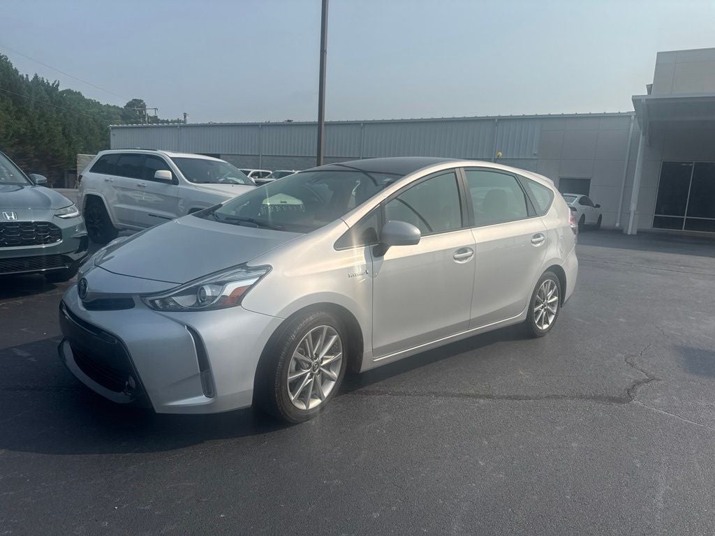 2017 Toyota Prius v Five