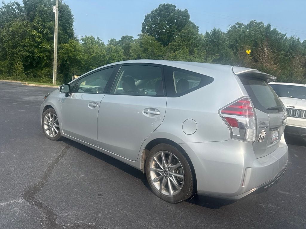 2017 Toyota Prius v Five