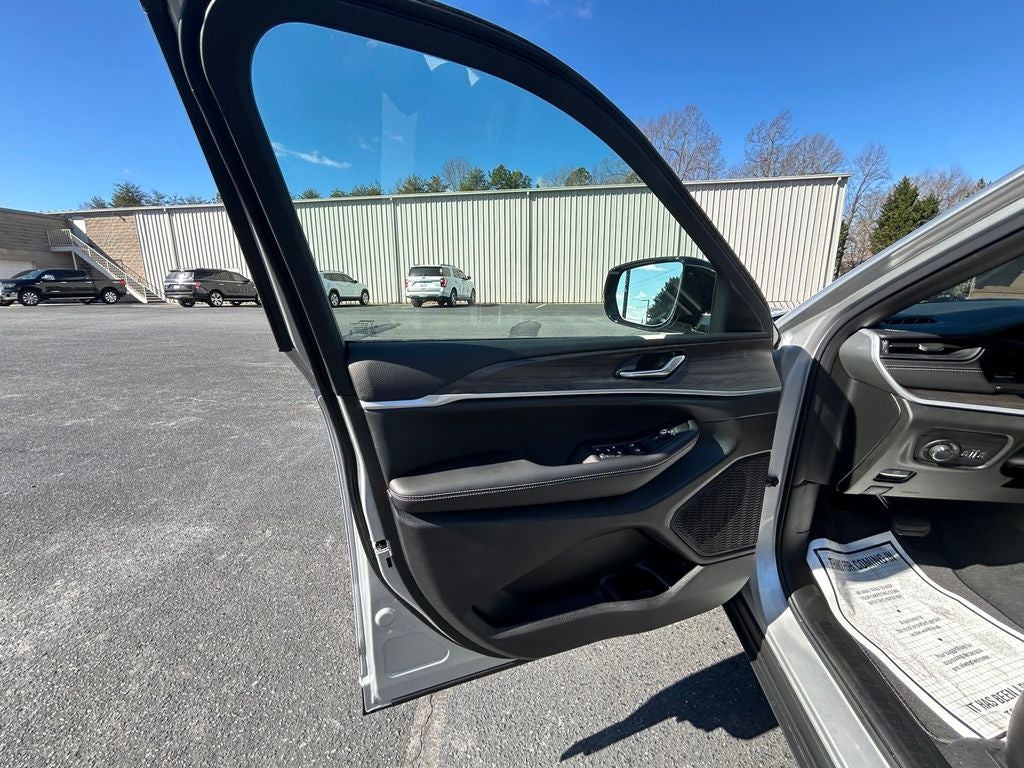 2026 Jeep Grand Cherokee Laredo