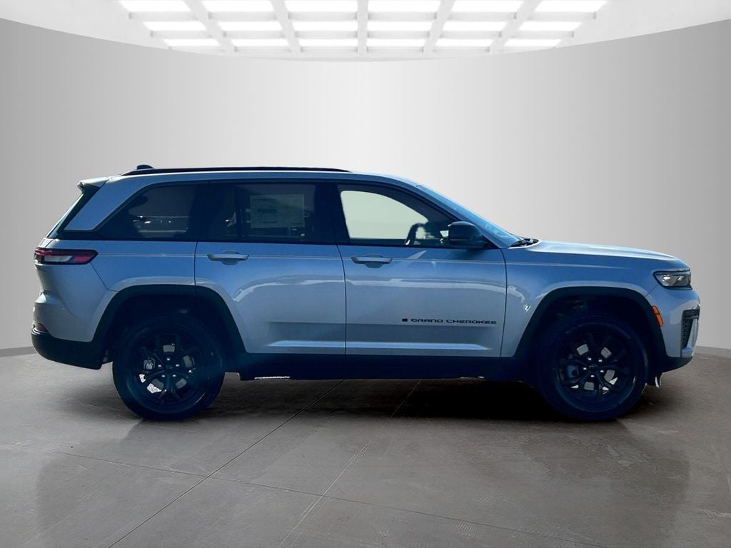 2026 Jeep Grand Cherokee Laredo