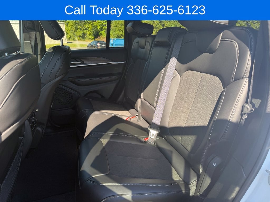 2027 Jeep Grand Cherokee Laredo Altitude