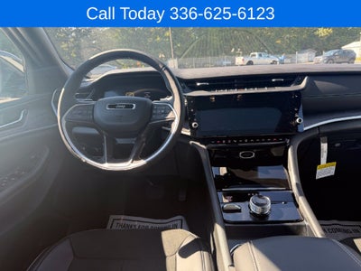 2027 Jeep Grand Cherokee Laredo Altitude