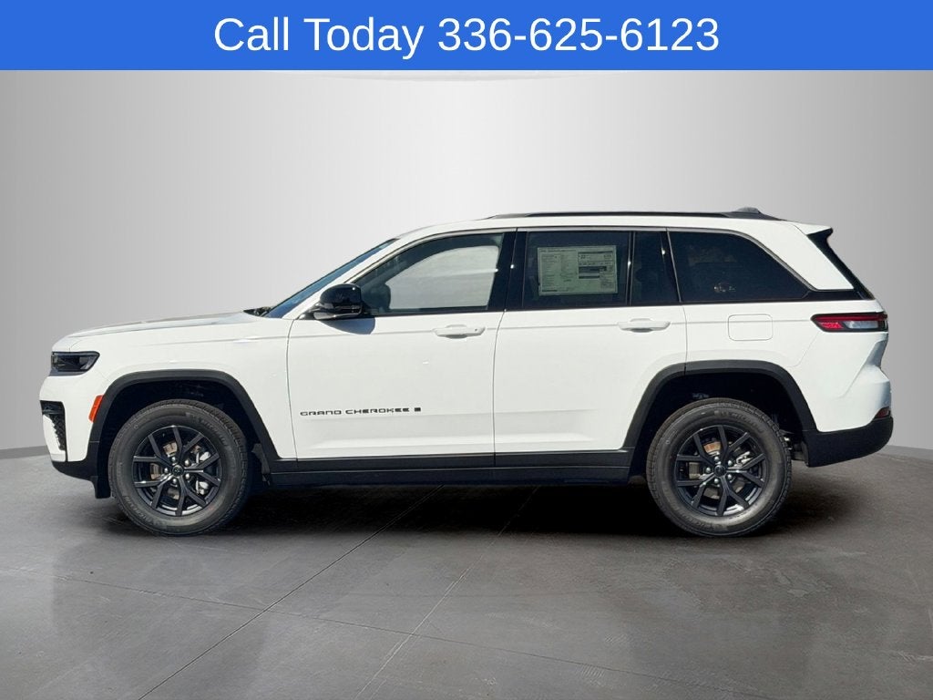 2027 Jeep Grand Cherokee Laredo Altitude