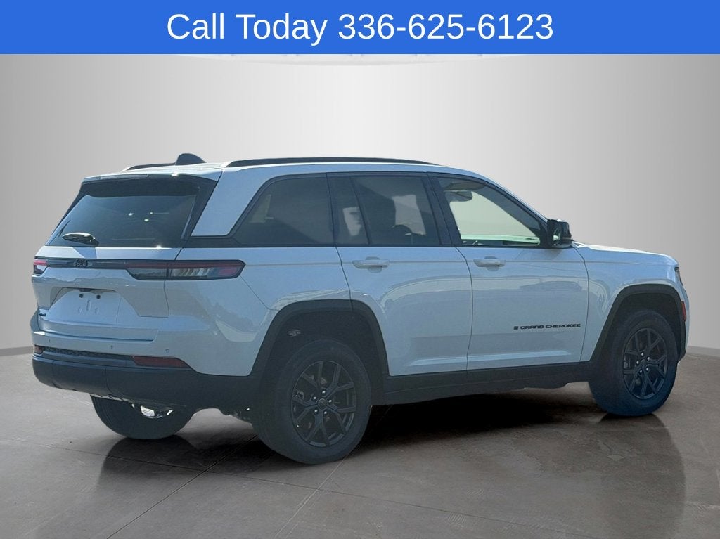 2027 Jeep Grand Cherokee Laredo Altitude
