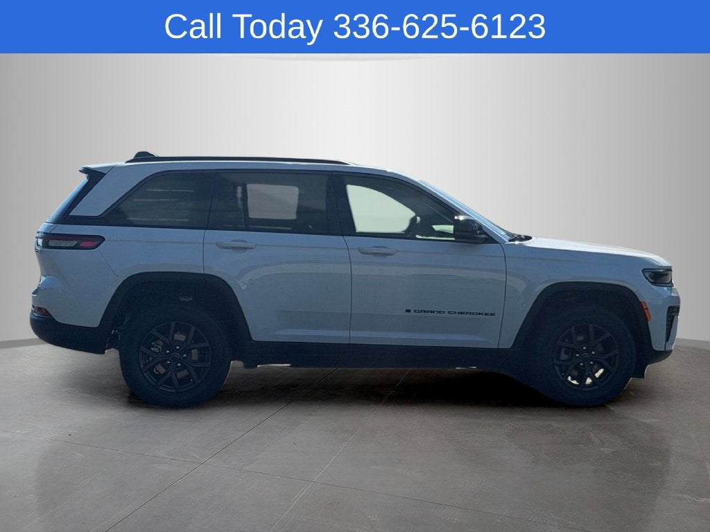 2027 Jeep Grand Cherokee Laredo Altitude