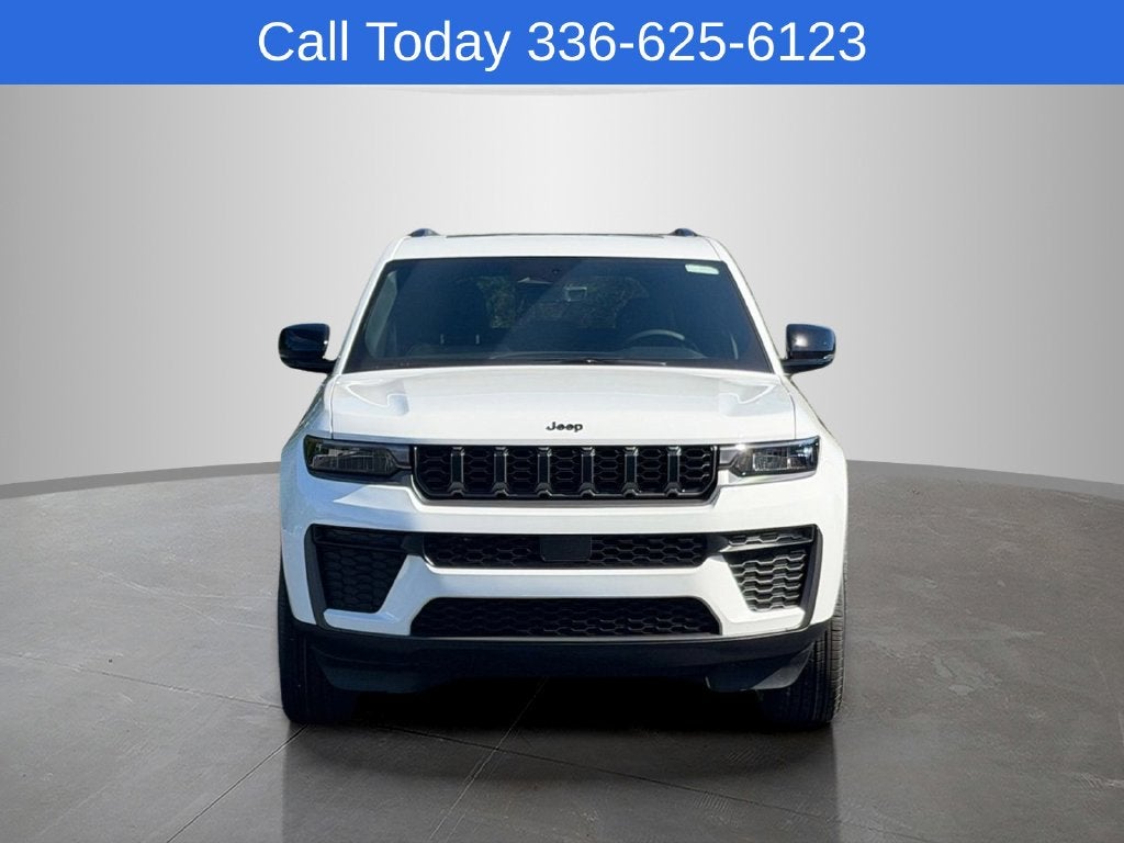2027 Jeep Grand Cherokee Laredo Altitude