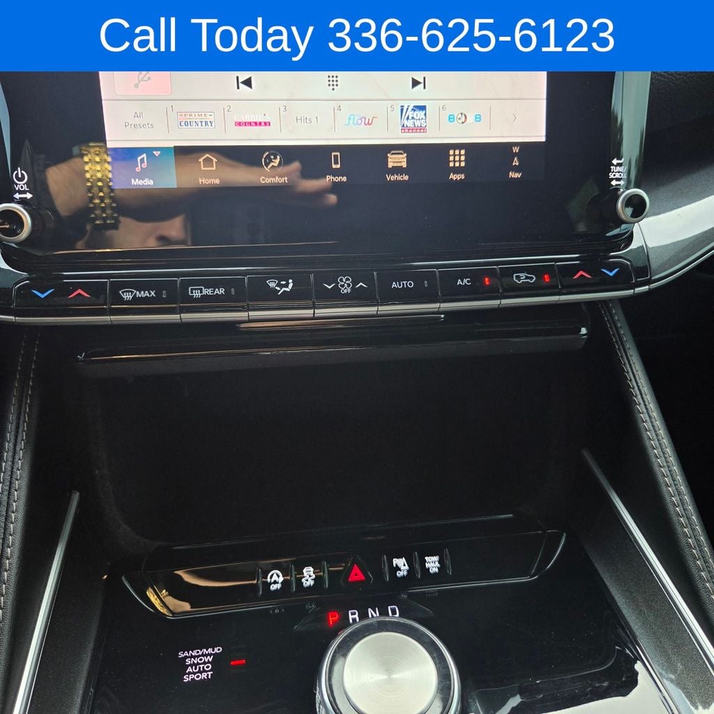 2024 Jeep Wagoneer Base