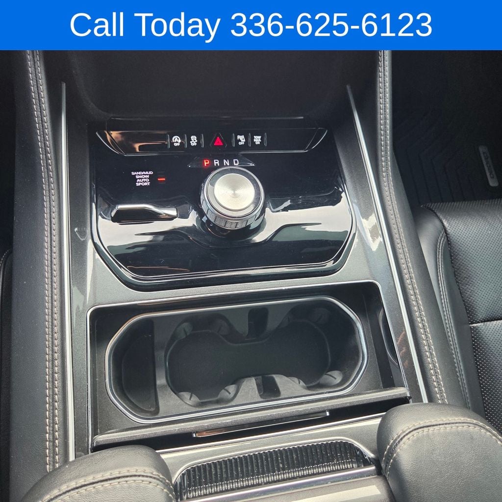 2024 Jeep Wagoneer Base