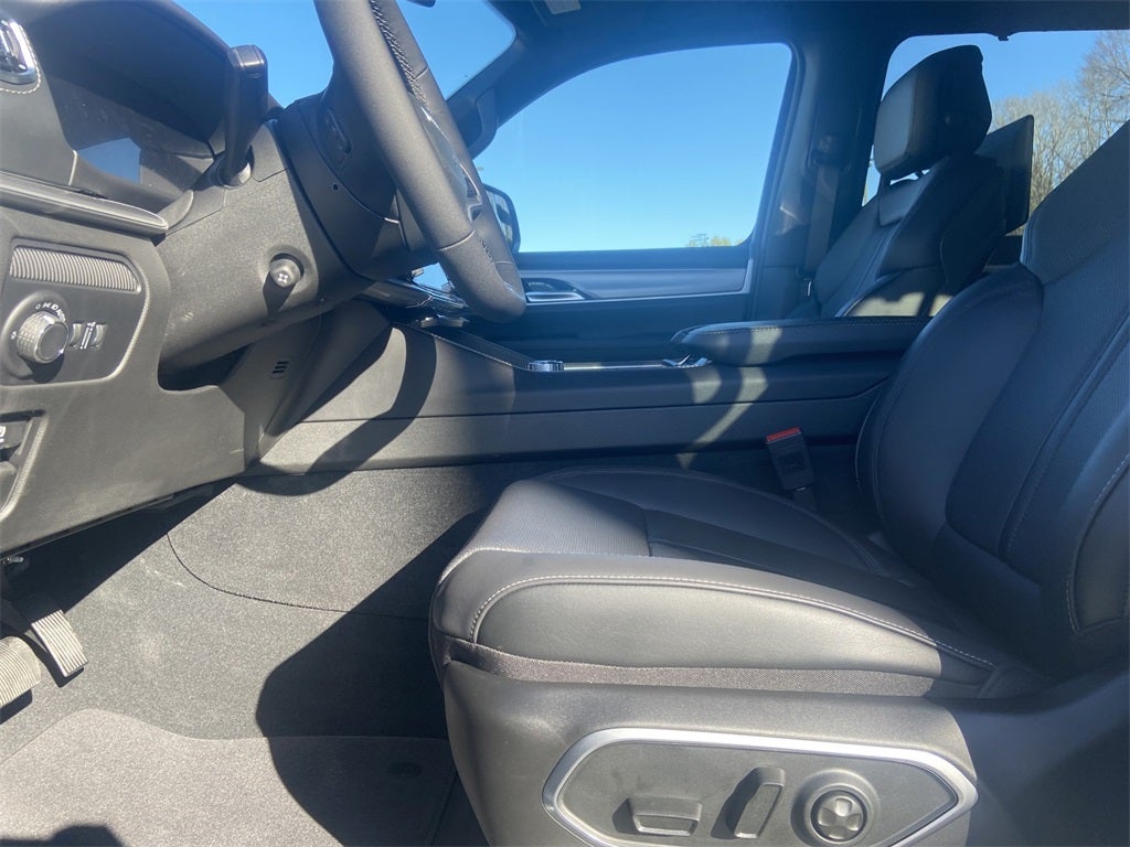 2026 Jeep Grand Wagoneer Base