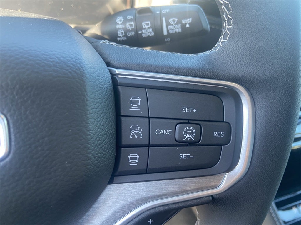 2026 Jeep Grand Wagoneer Base