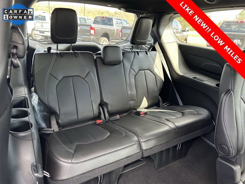 2025 Chrysler Pacifica Select LOW MILES