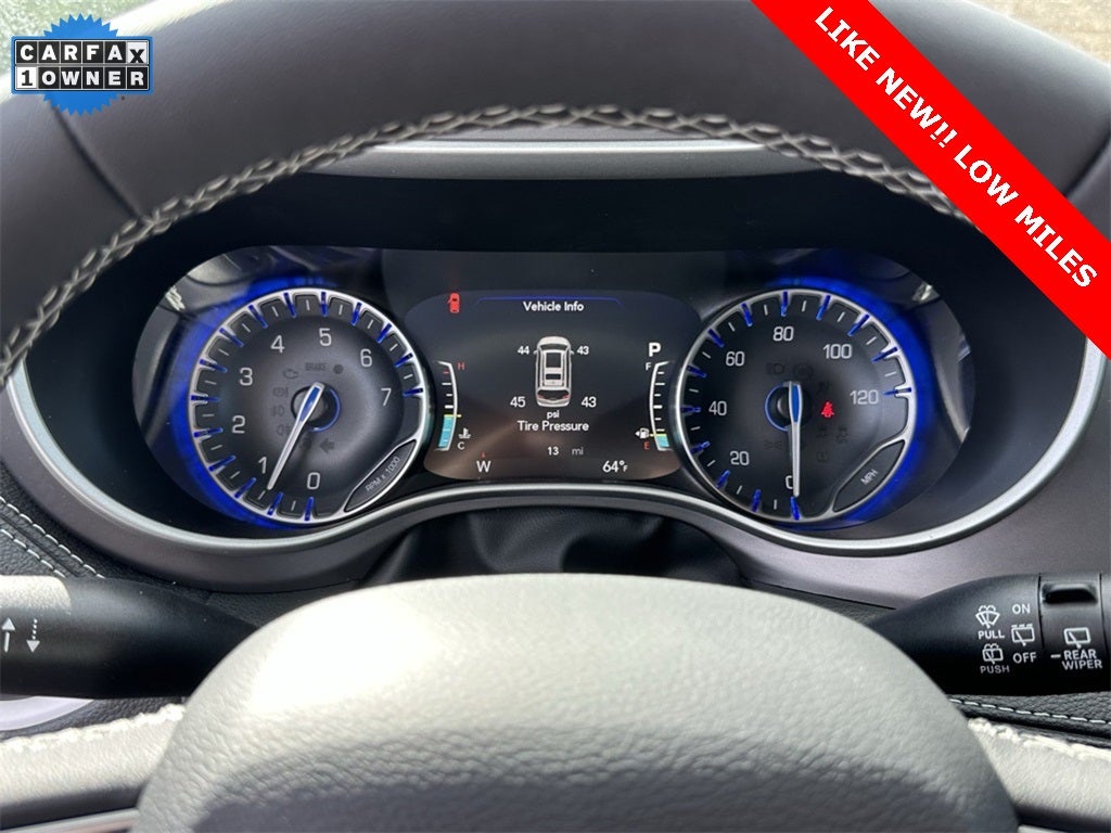 2025 Chrysler Pacifica Select LOW MILES