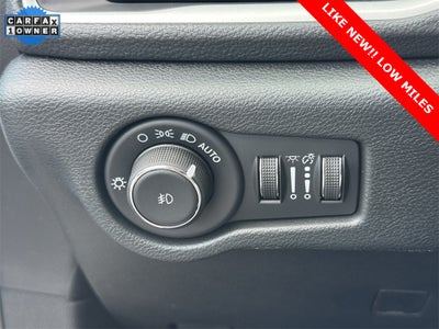 2025 Chrysler Pacifica Select LOW MILES