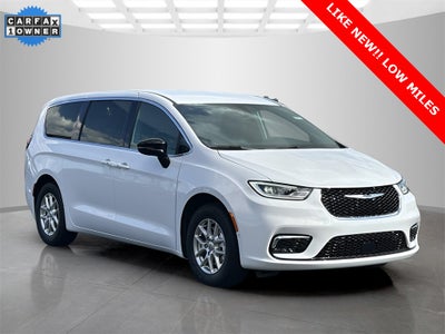 2025 Chrysler Pacifica Select LOW MILES