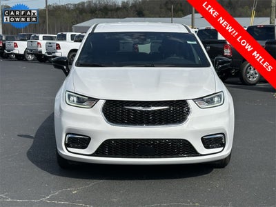 2025 Chrysler Pacifica Select LOW MILES