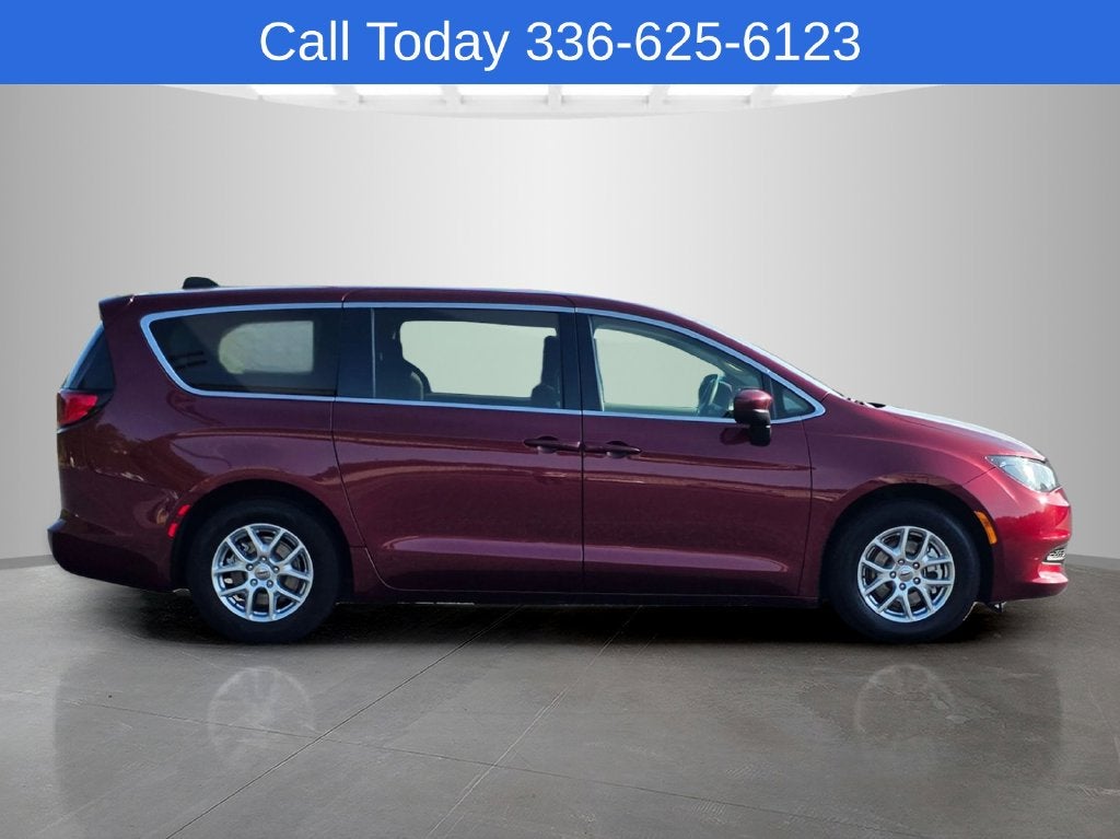 2023 Chrysler Voyager LX