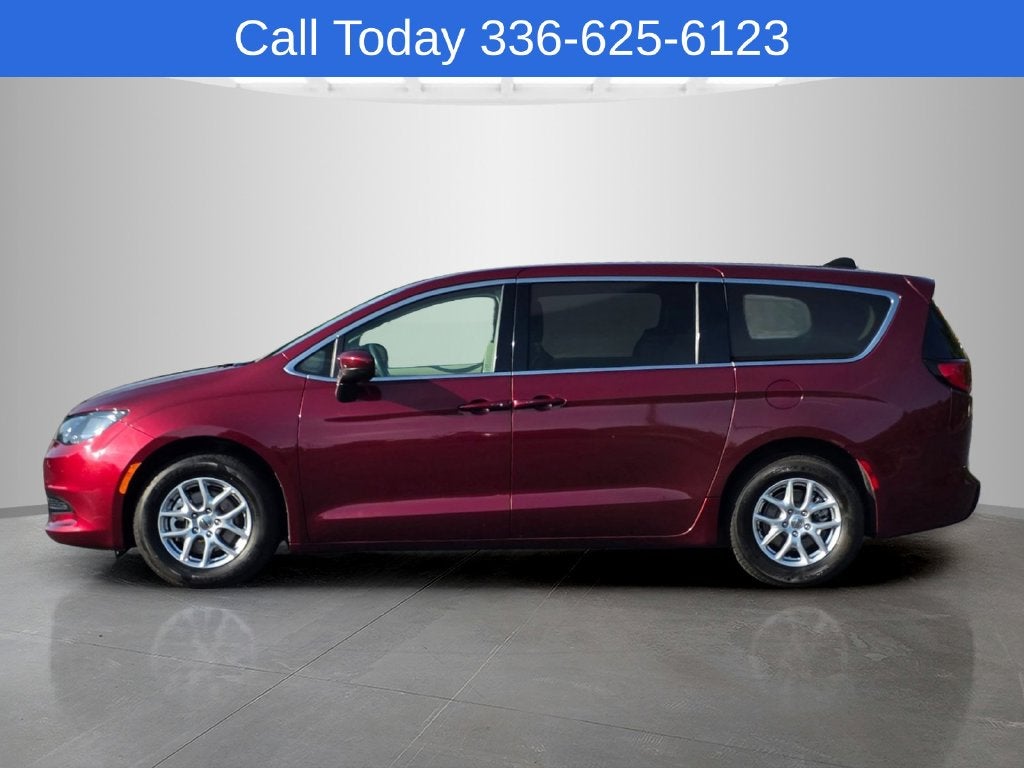 2023 Chrysler Voyager LX