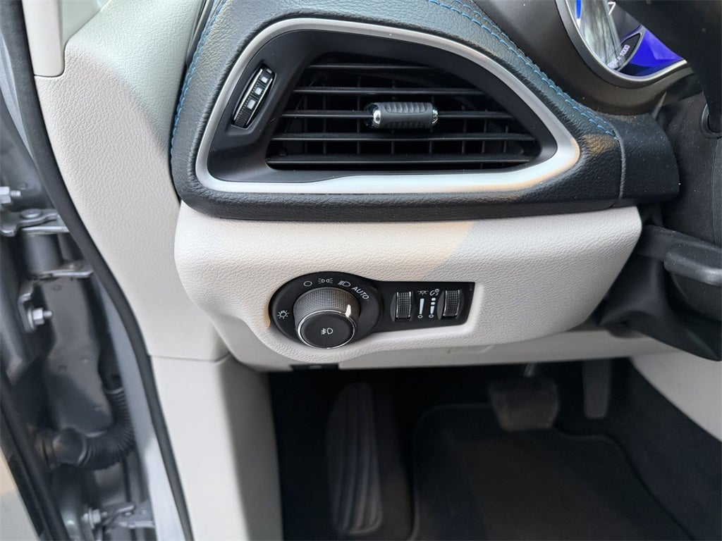 2021 Chrysler Pacifica Touring