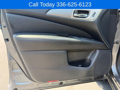 2018 Nissan Pathfinder SL