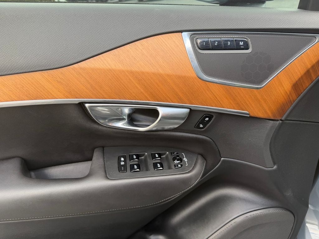 2023 Volvo XC90 Recharge Plug-In Hybrid T8 Core Bright Theme