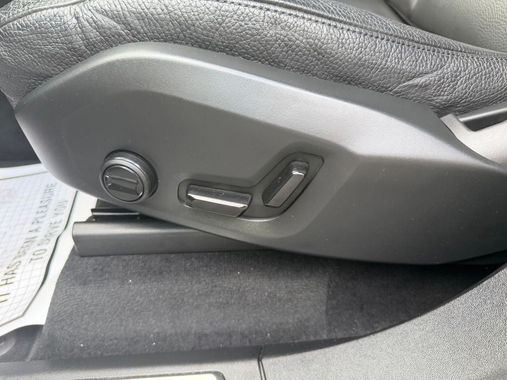 2023 Volvo XC90 Recharge Plug-In Hybrid T8 Core Bright Theme