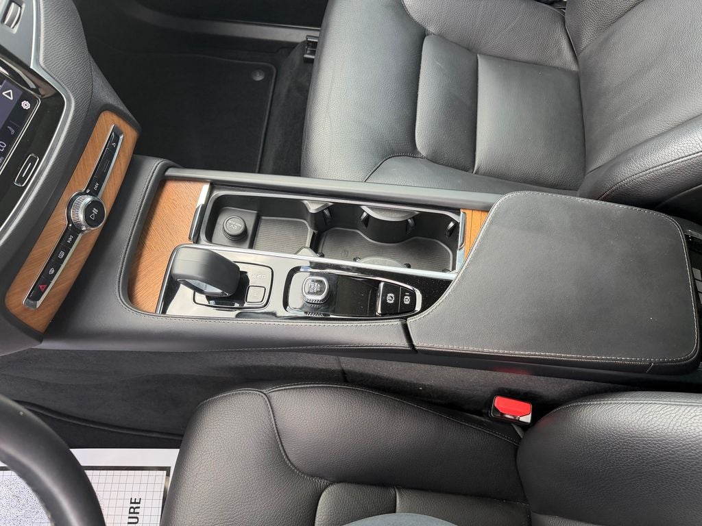 2023 Volvo XC90 Recharge Plug-In Hybrid T8 Core Bright Theme